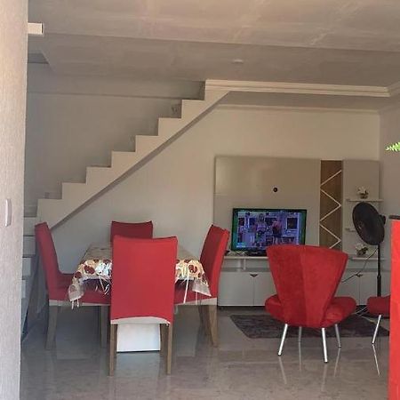 Apartamento Duplex Mobiliado Em Sao Pedro Da Aldeia Bagian luar foto